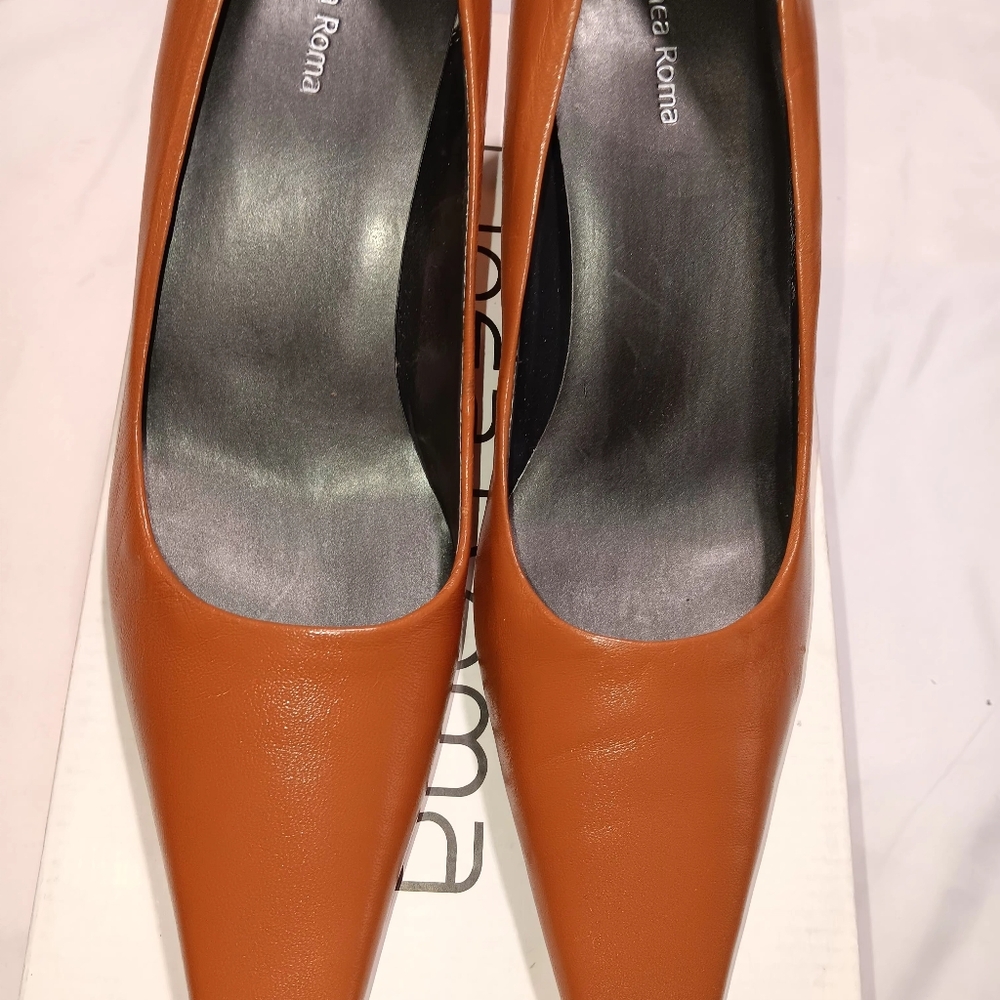 Womens shoes worn for tryons Camel color size 8m Montana Style